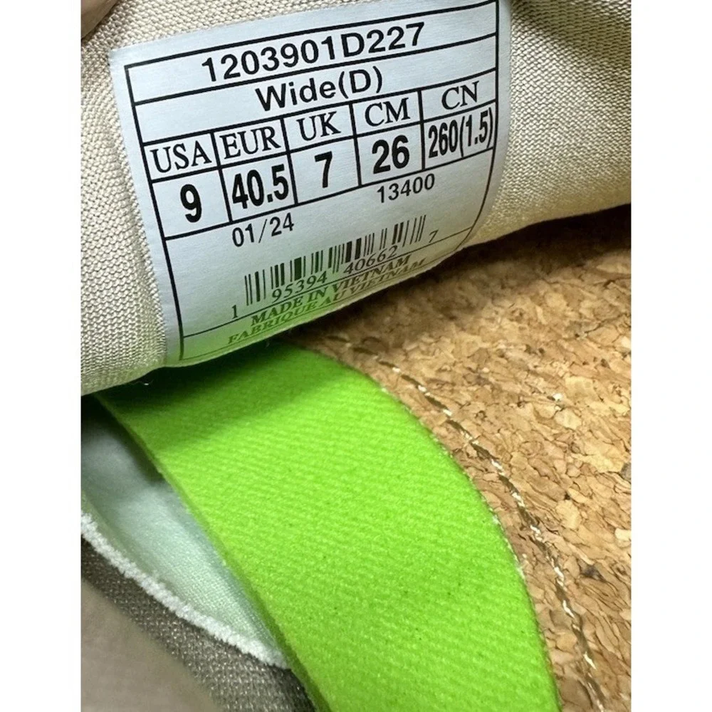 Brooks Ariel 23 GTS Shoes Womens Sz 9 Wide Beige Running Sneakers 1203901D227